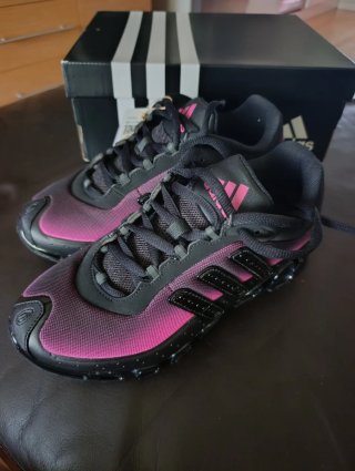 Zapatillas Adidas Negras y Rosas Nuevas