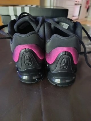 Zapatillas Adidas Negras y Rosas Nuevas
