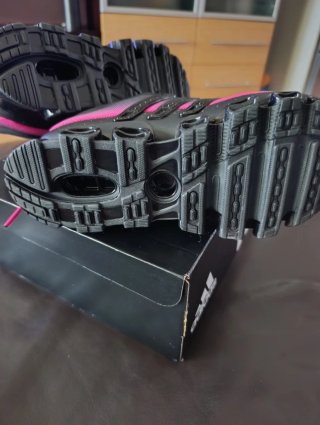Zapatillas Adidas Negras y Rosas Nuevas