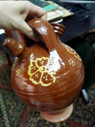 Botijo de barro artesanal