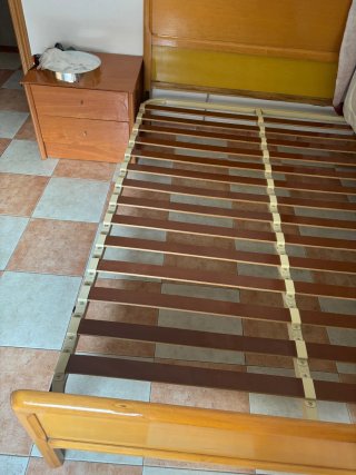 Estructura cama somier + 2 mesitas Cama 140x190