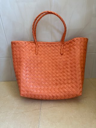 Bolsa de playa grande rosa tejida