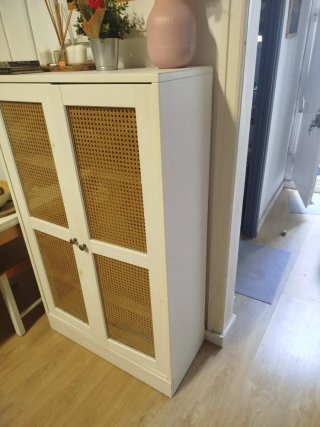 Vitrina IKEA BRIMNES con ratán