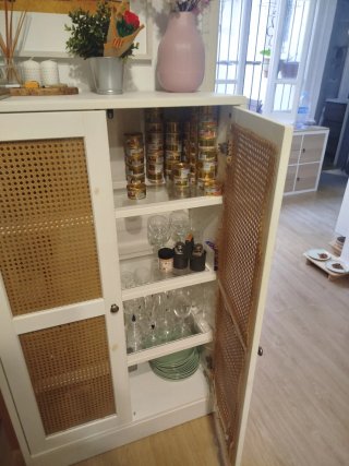 Vitrina IKEA BRIMNES con ratán