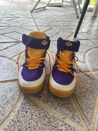 Adidas Lakers Talla 43 Morado/Amarillo