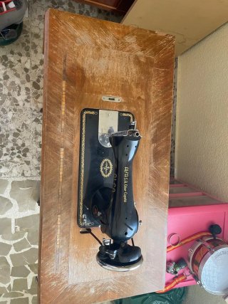 Máquina de coser antigua Alfa