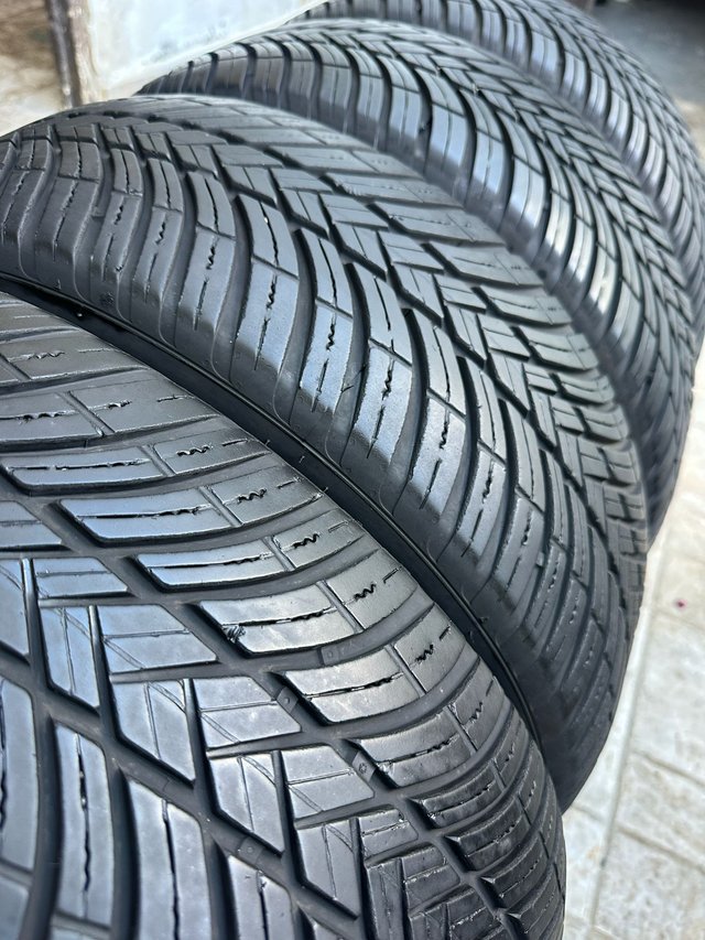 4 Neumáticos 205/55 R17 AVON