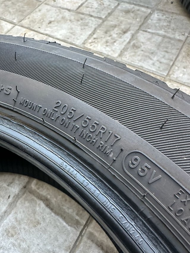 4 Neumáticos 205/55 R17 AVON