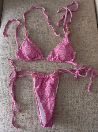 Bikini rosa con detalles