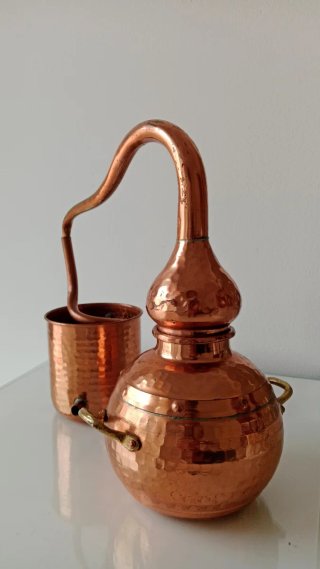 Alambique de Cobre de 1 Litro y 25 cm. de Altura.
