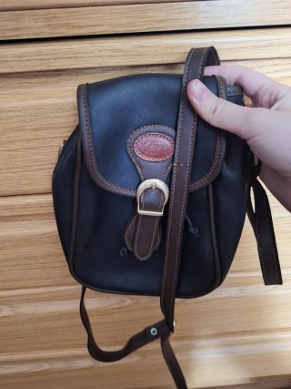Bolso de piel negro y marrón
