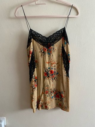 Vestido Lencero flores Zara