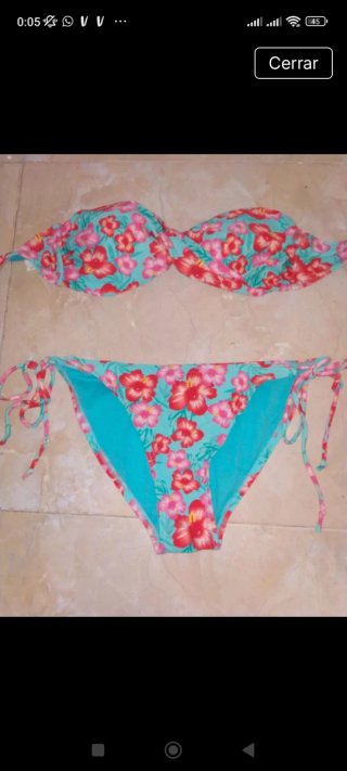 Bikini floral azul y rosa
