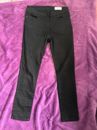 Pantalón pitillo negro