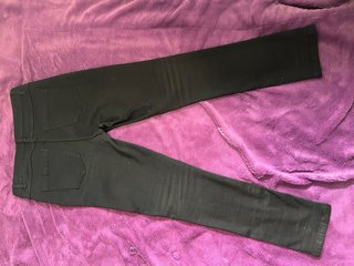 Pantalón pitillo negro