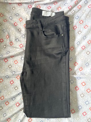 Pantalón pitillo negro