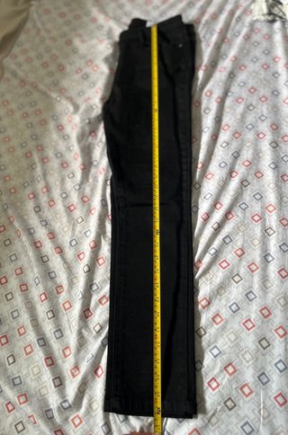 Pantalón pitillo negro