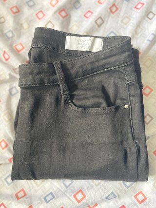 Pantalón pitillo negro