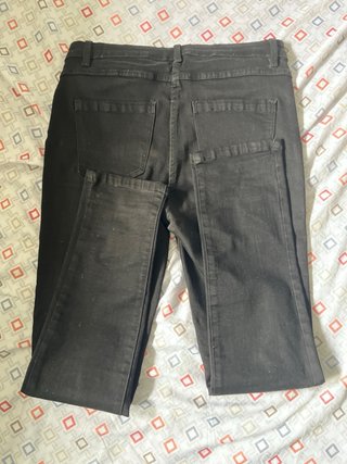 Pantalón pitillo negro