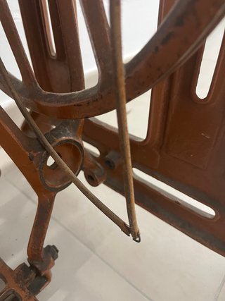 Máquina de Coser Singer Antigua con Mueble