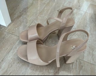 Sandalias tacón alto beige talla 41