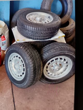 5 Llantas Barrocas Mercedes Benz con Neumáticos