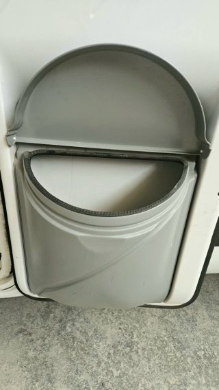 Papelera puerta autocaravana