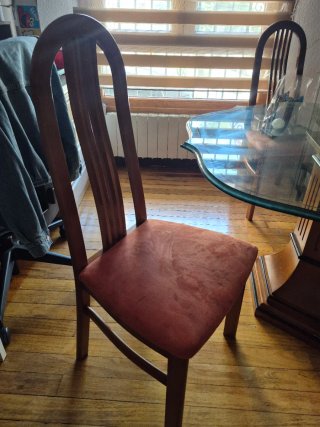 Comedor de cristal y madera, 4 sillas y espejo