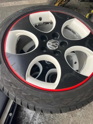 Llantas Volkswagen Golf GTI  Están la 4 llantas