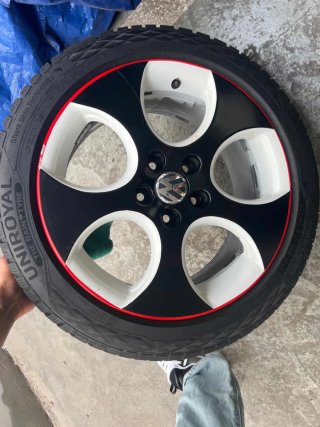 Llantas Volkswagen Golf GTI  Están la 4 llantas
