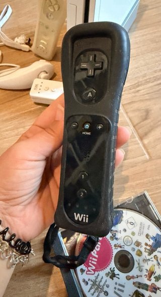 Nintendo Wii + 3 mandos y juego Wii Party