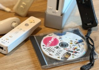 Nintendo Wii + 3 mandos y juego Wii Party