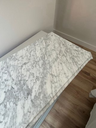 Dormitorio clásico de haya maciza tallada.