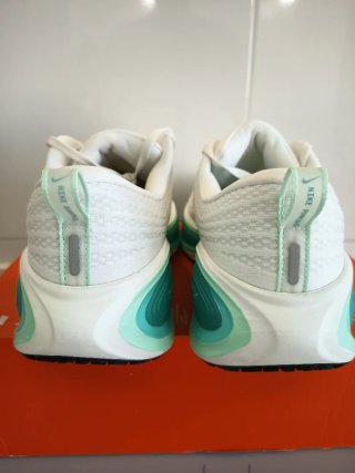 Nike Vomero Plus Talla 42