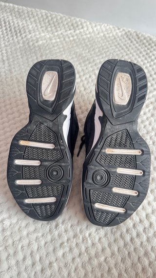 Deportivas Nike Negras y Blancas