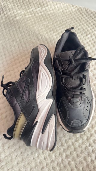 Deportivas Nike Negras y Blancas