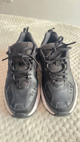 Deportivas Nike Negras y Blancas