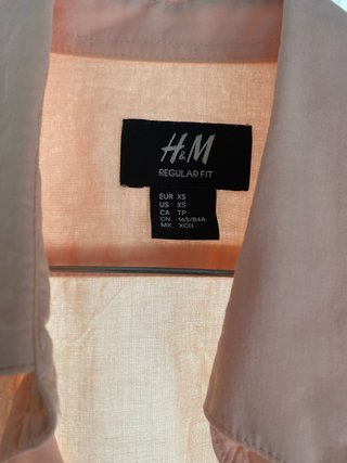 Camisa H&M salmón a estrenar. Talla XS (da talla)