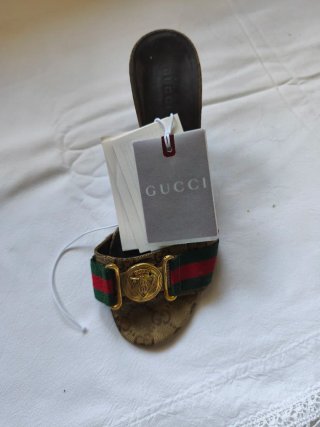 Sandalias Gucci Marrón y Dorado
