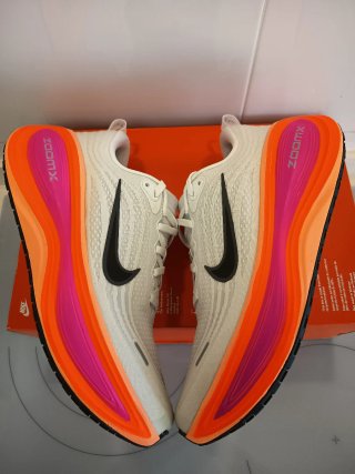 Nike Vomero Plus Talla 42