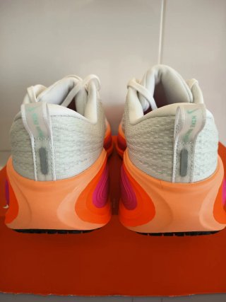 Nike Vomero Plus Talla 42