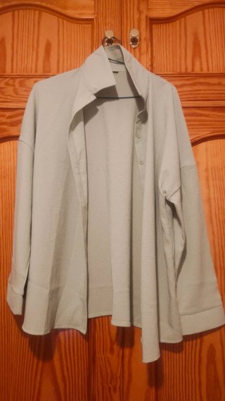 Camisa verde de manga larga
