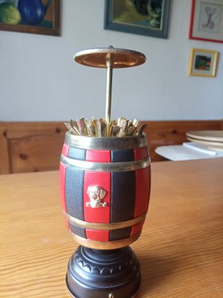 Figura decorativa barril guarda cigarrillos