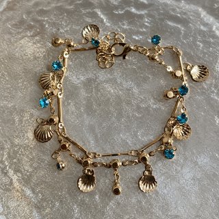 Pulsera Dorada con Conchas y Cristales Azules