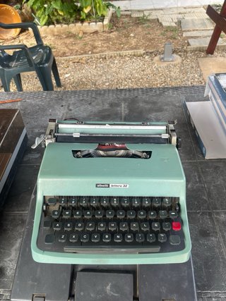 Máquina de escribir Olivetti Lettera 32