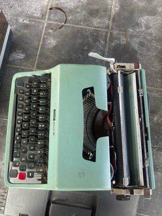 Máquina de escribir Olivetti Lettera 32