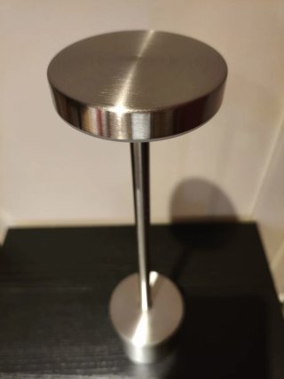 Lampada LED da tavolo in metallo