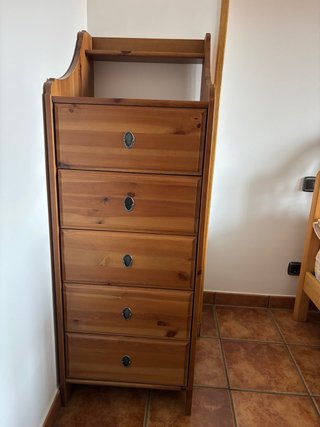 Habitación completa: Cama, mesita , cómoda, baldas