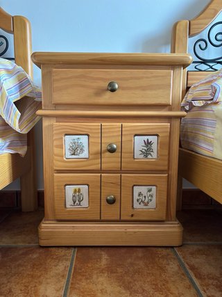Habitación completa: Cama, mesita , cómoda, baldas