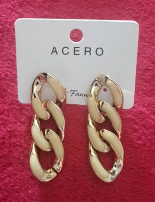 Pendientes estrella dorados con circonita
